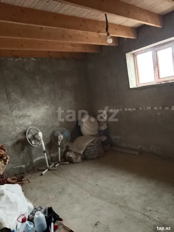 Satılır 11 otaqlı həyət evi