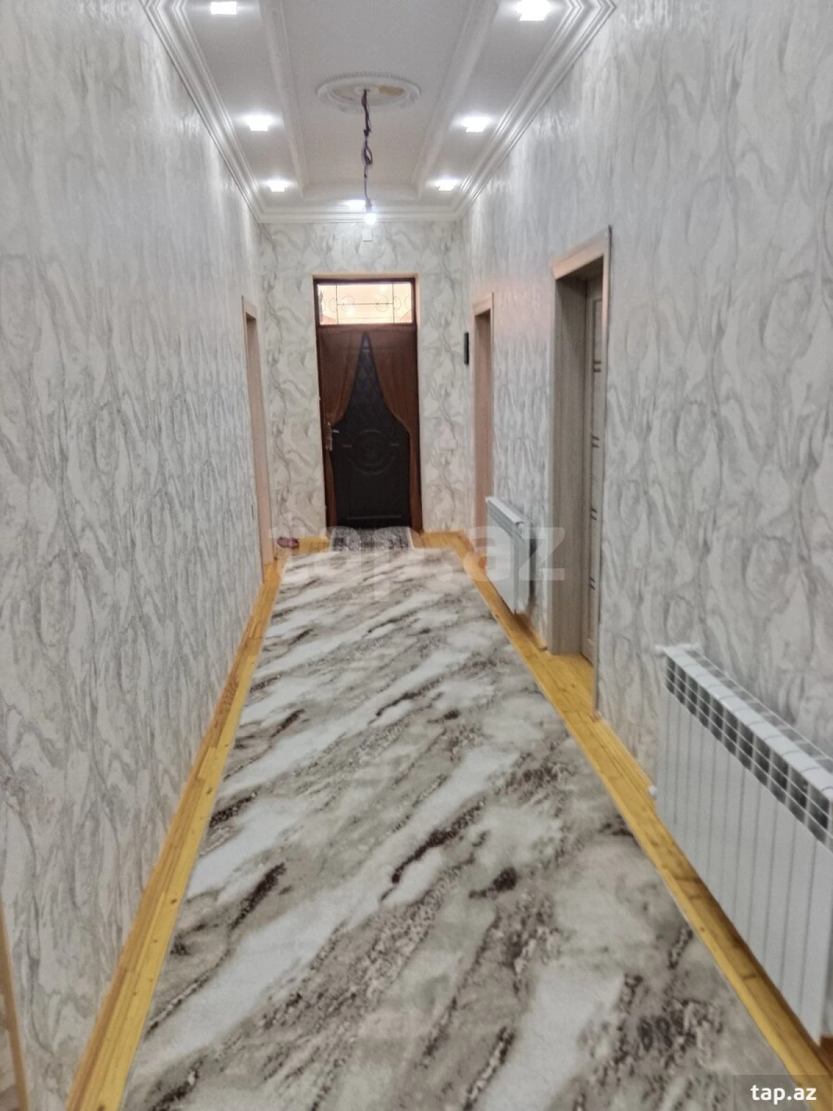 Satılır 11 otaqlı həyət evi