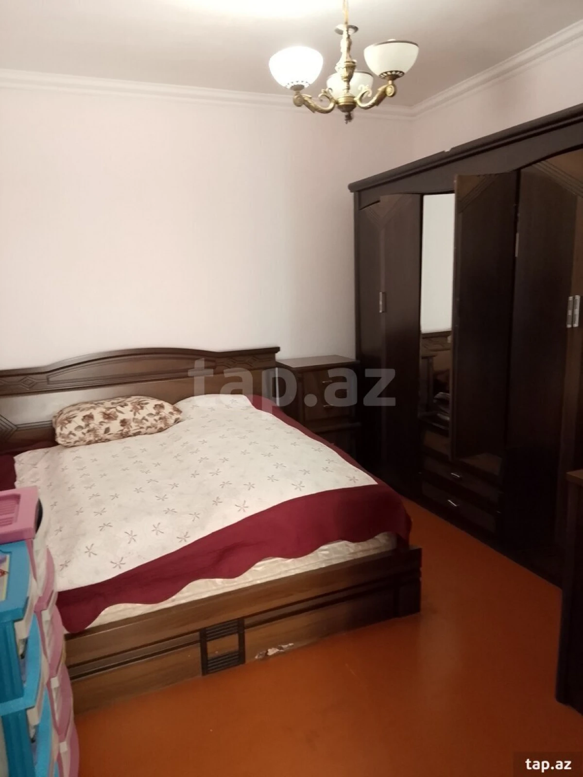 Satılır 11 otaqlı həyət evi