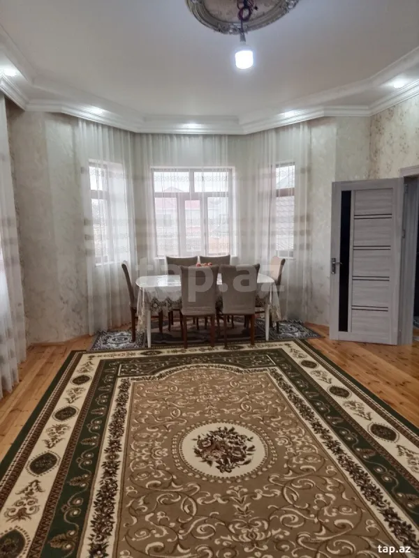 Satılır 11 otaqlı həyət evi