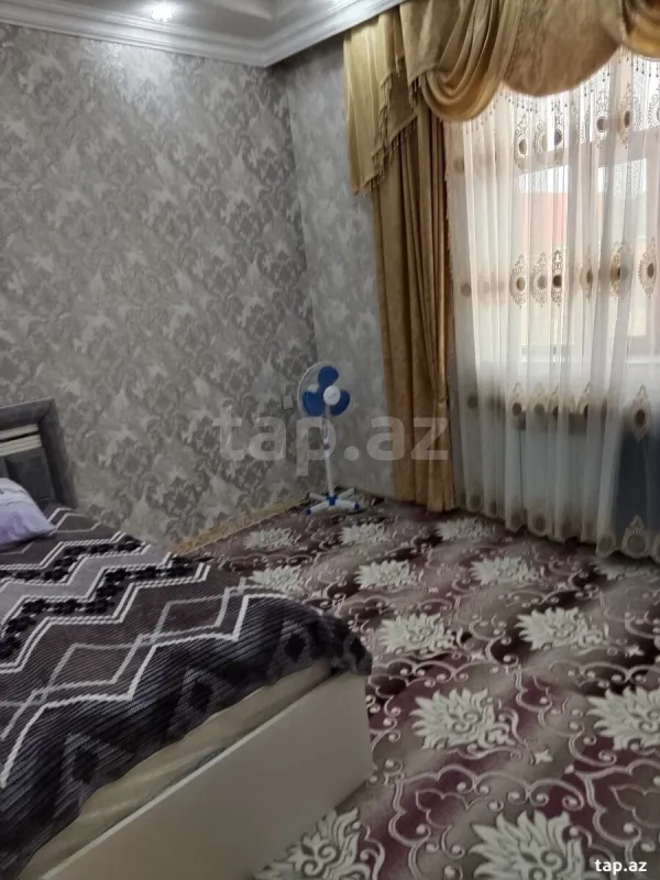 Satılır 11 otaqlı həyət evi