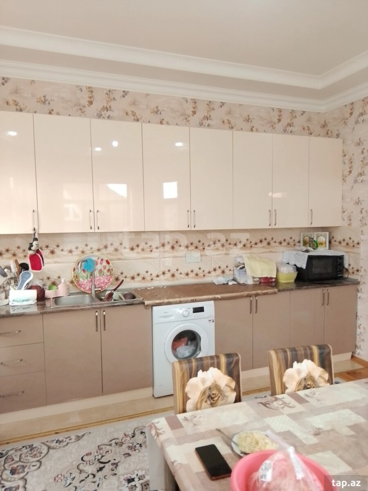 Satılır 11 otaqlı həyət evi