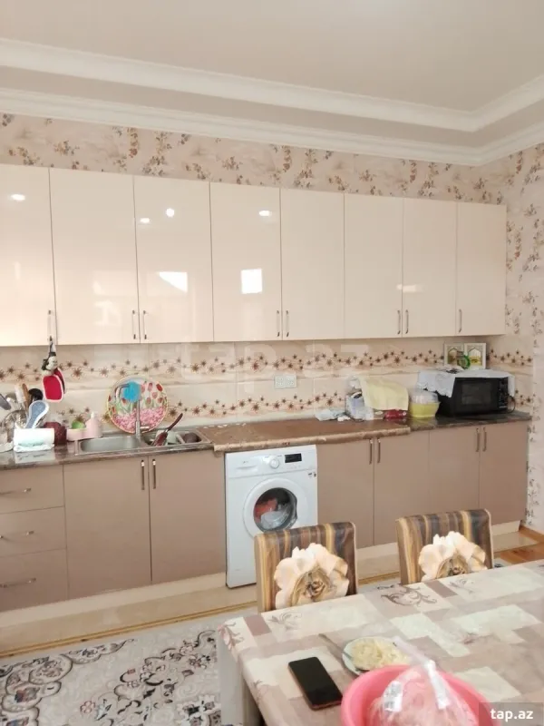 Satılır 11 otaqlı həyət evi