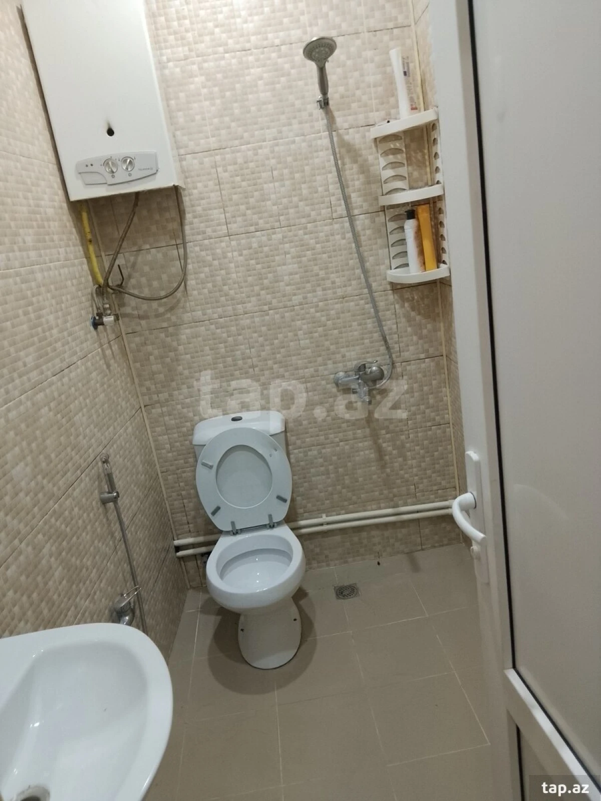 Satılır 11 otaqlı həyət evi