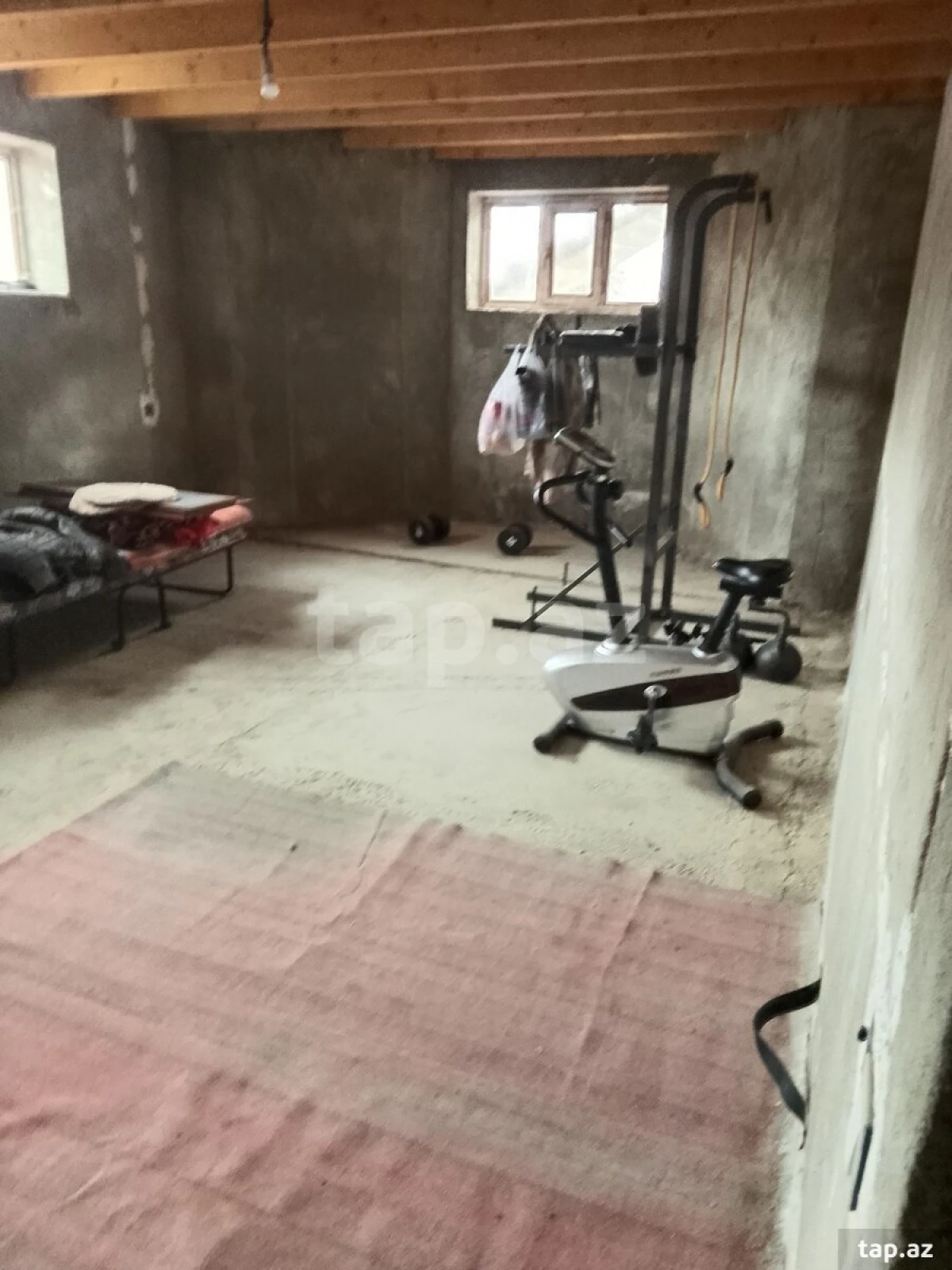 Satılır 11 otaqlı həyət evi