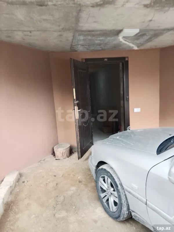 Satılır 11 otaqlı həyət evi