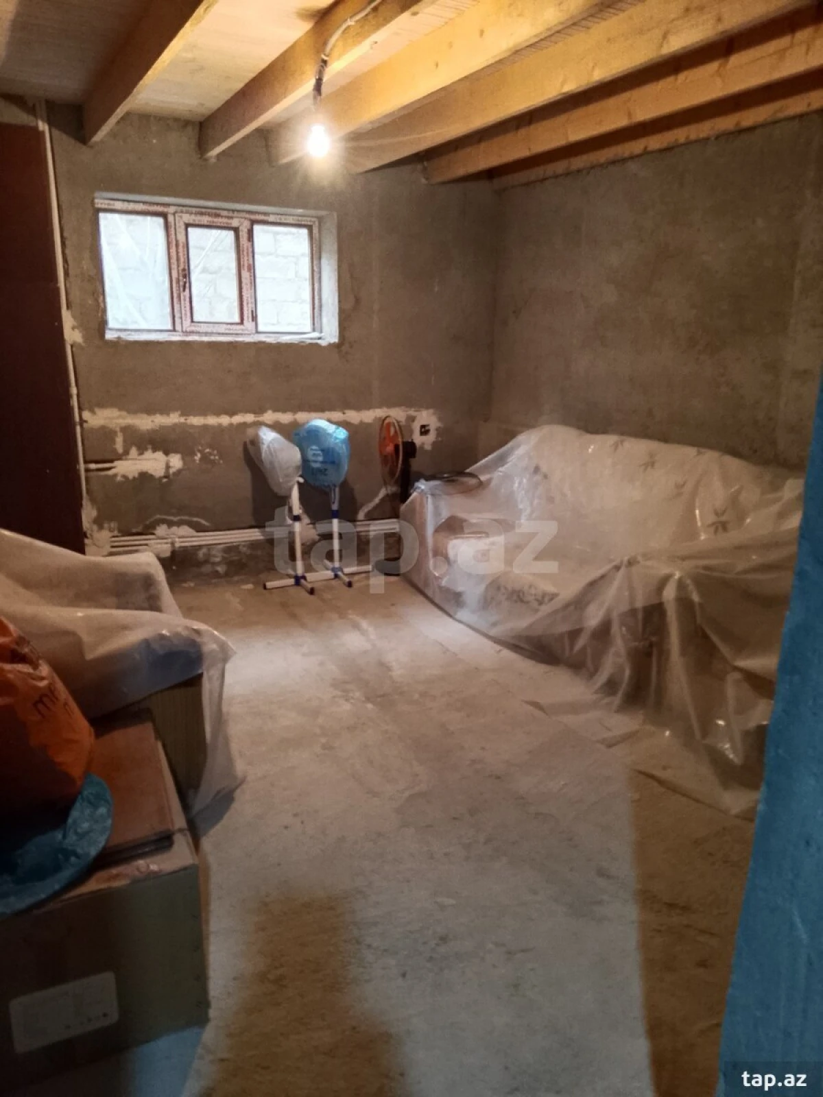 Satılır 11 otaqlı həyət evi