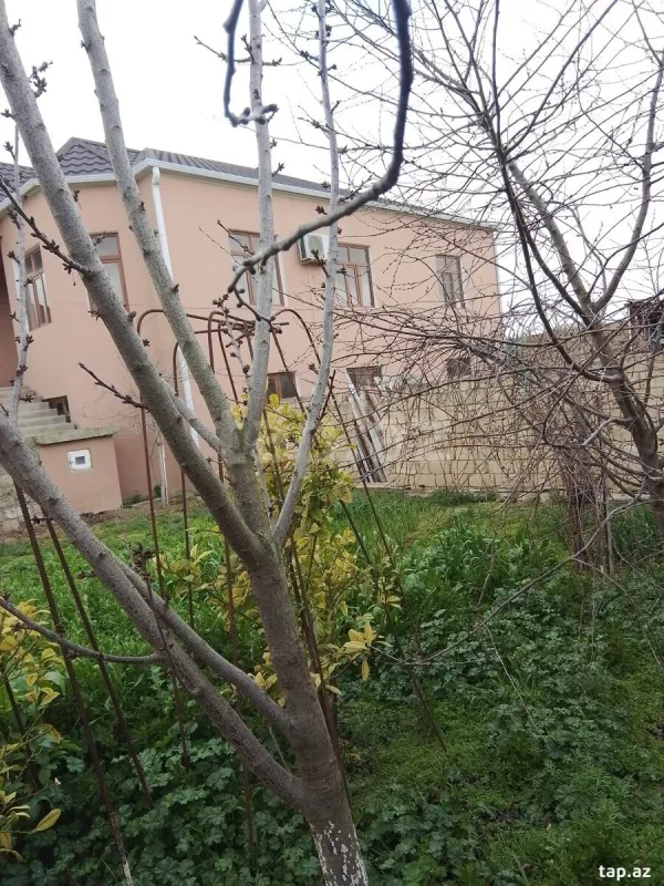 Satılır 11 otaqlı həyət evi
