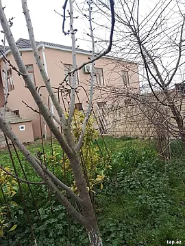 Satılır 11 otaqlı həyət evi