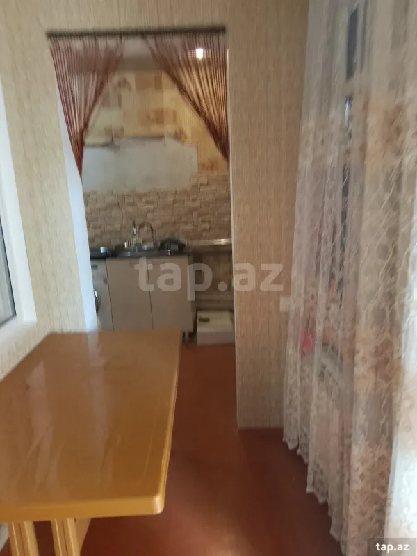 Satılır 11 otaqlı həyət evi