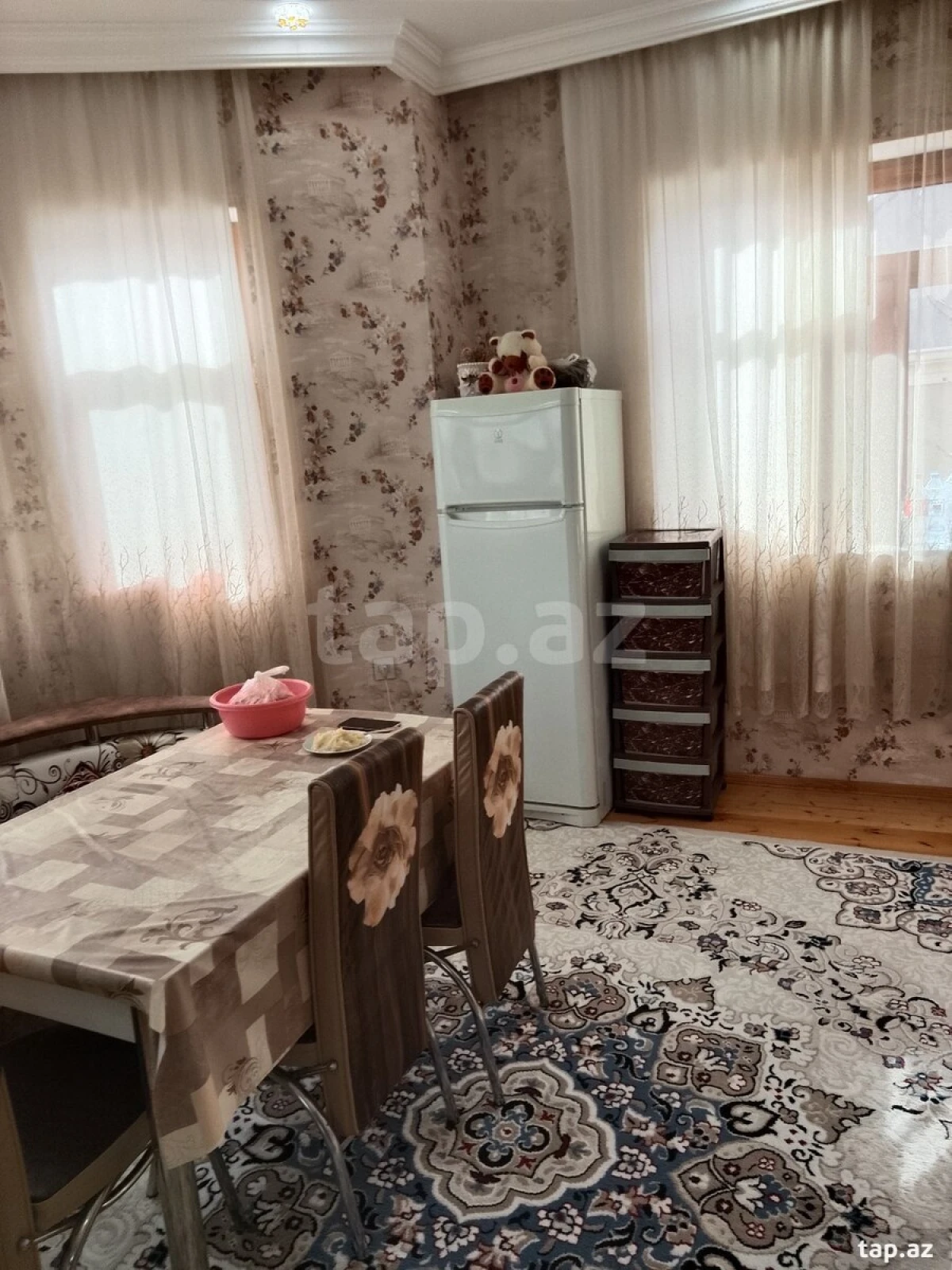 Satılır 11 otaqlı həyət evi