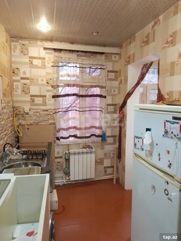 Satılır 11 otaqlı həyət evi