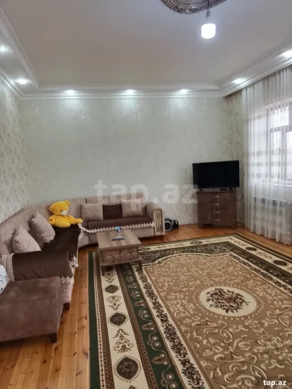 Satılır 11 otaqlı həyət evi