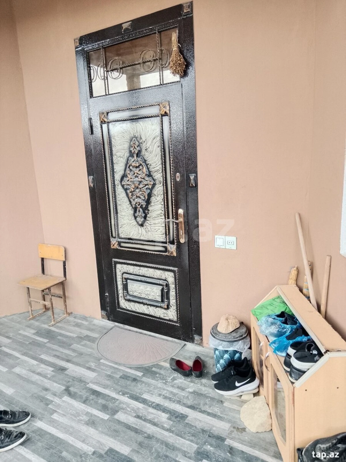 Satılır 11 otaqlı həyət evi