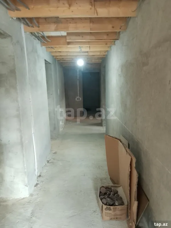 Satılır 11 otaqlı həyət evi