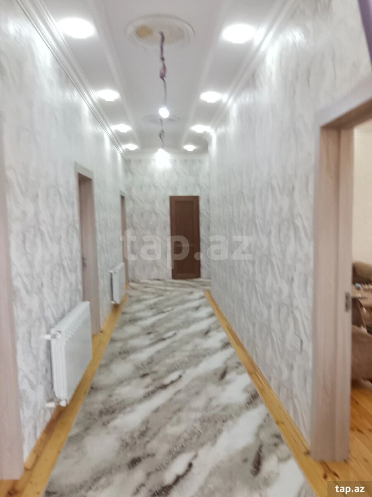 Satılır 11 otaqlı həyət evi