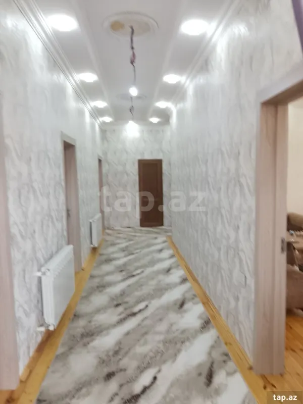 Satılır 11 otaqlı həyət evi