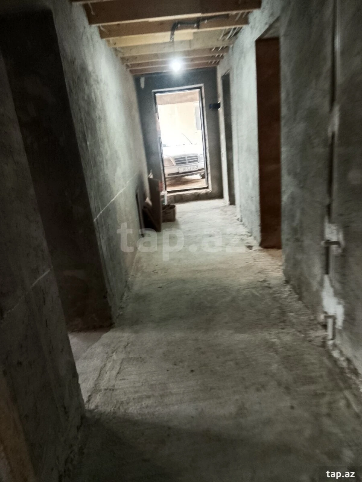 Satılır 11 otaqlı həyət evi