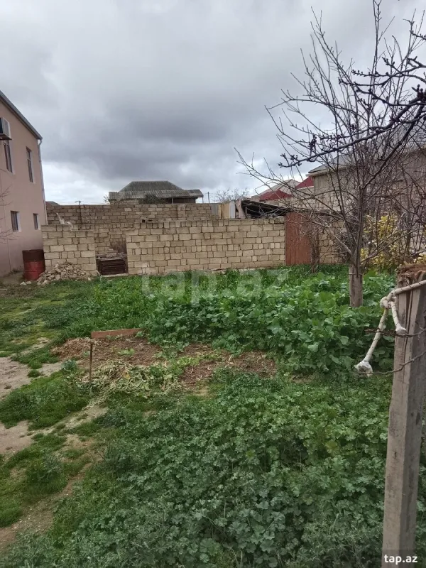 Satılır 11 otaqlı həyət evi