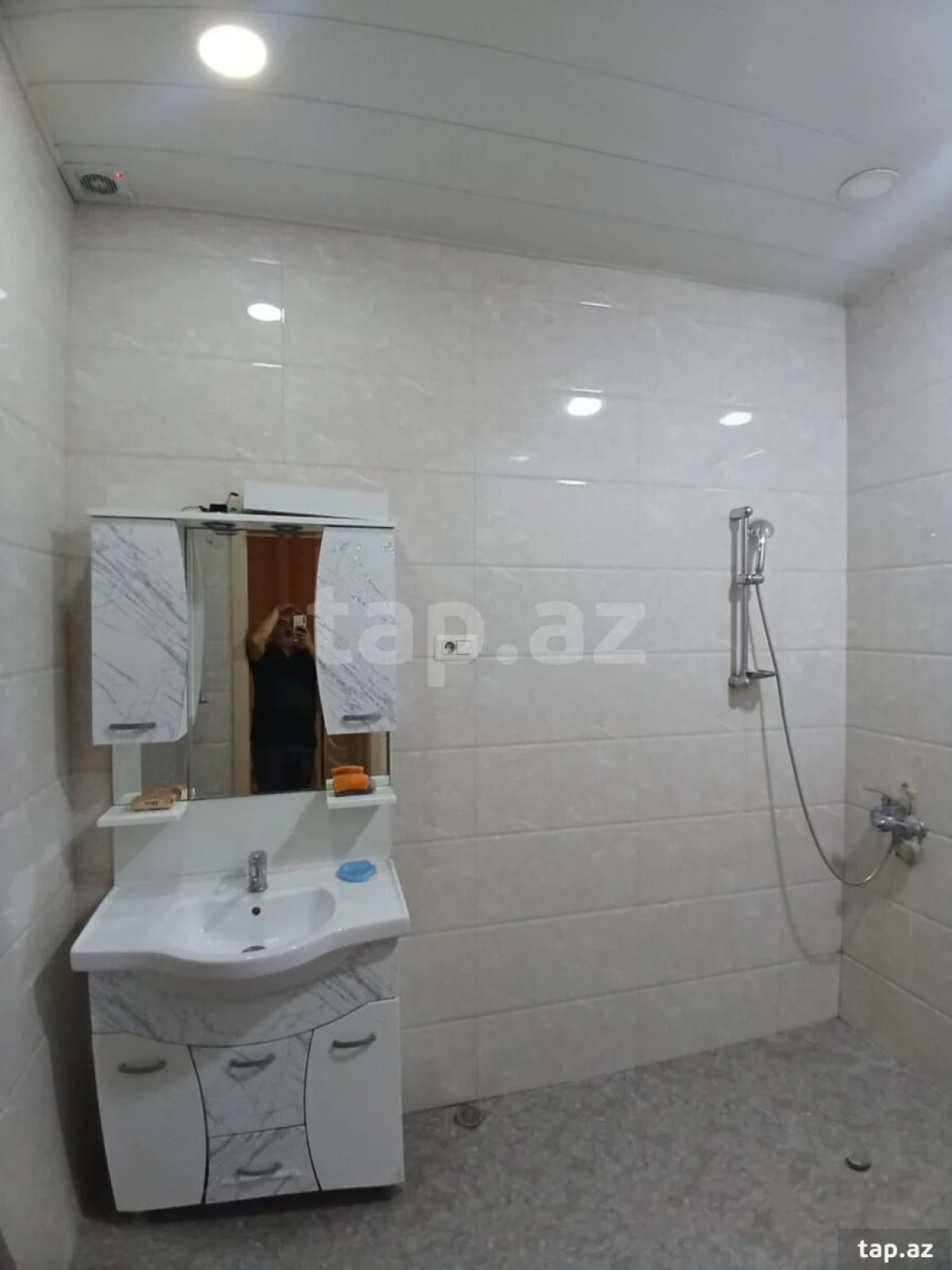 Kirayə verilir 3 otaqlı mənzil 100 m²