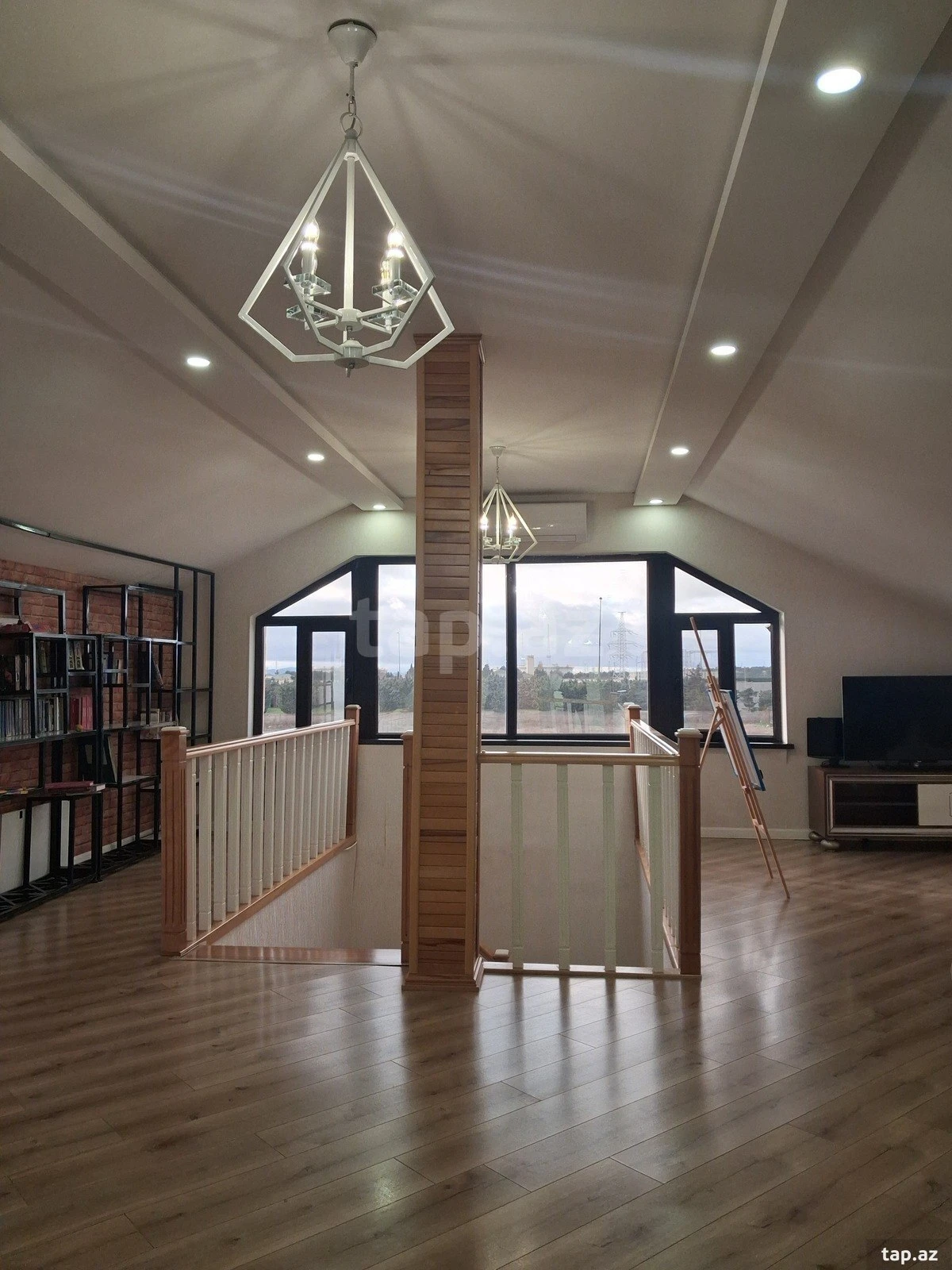 Satılır 5 otaqlı həyət evi