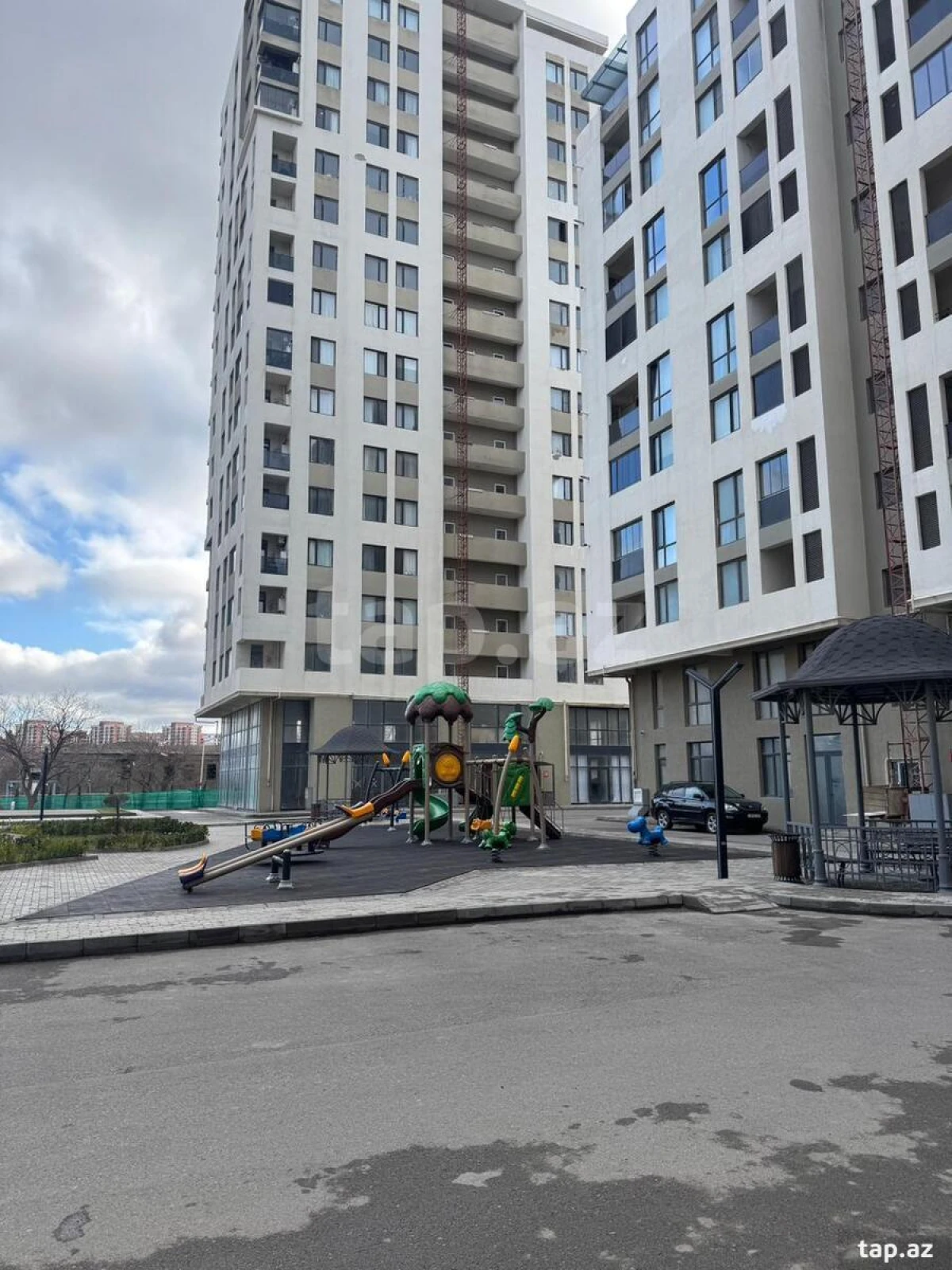 Kirayə verilir 2 otaqlı yeni tikili 75 m²