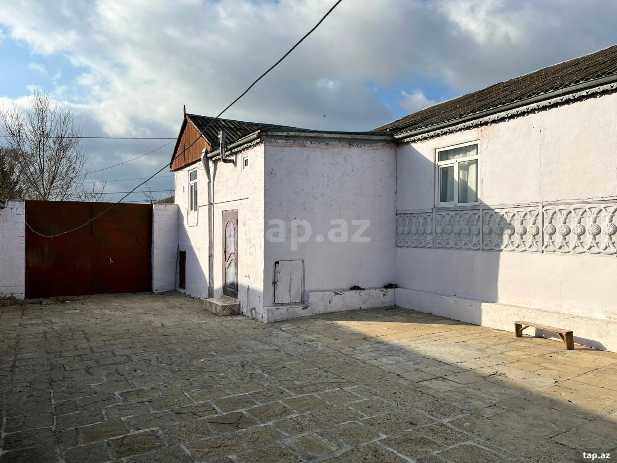 Satılır 4 otaqlı həyət evi