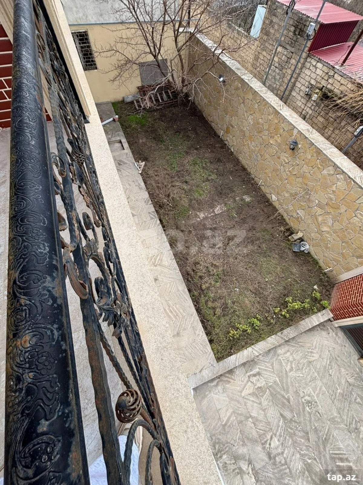 Satılır 6 otaqlı həyət evi 187 m²