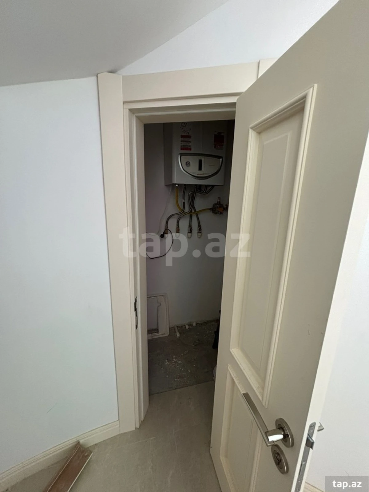 Satılır 6 otaqlı həyət evi 187 m²