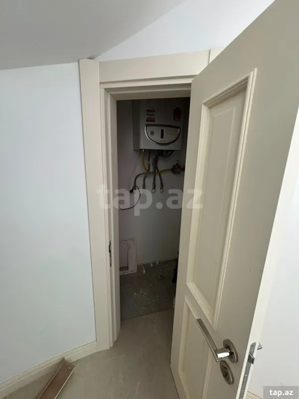 Satılır 6 otaqlı həyət evi 187 m²