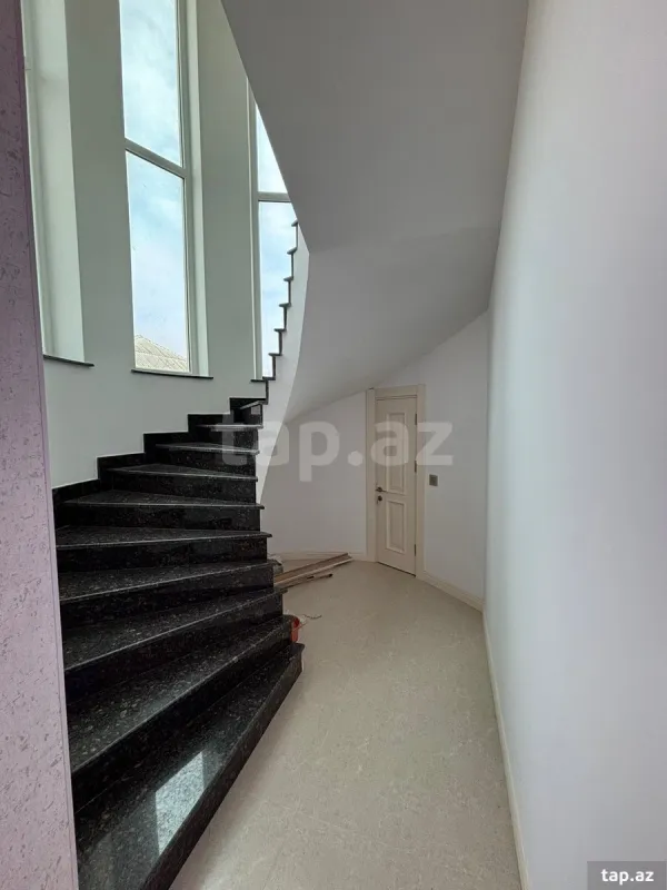 Satılır 6 otaqlı həyət evi 187 m²