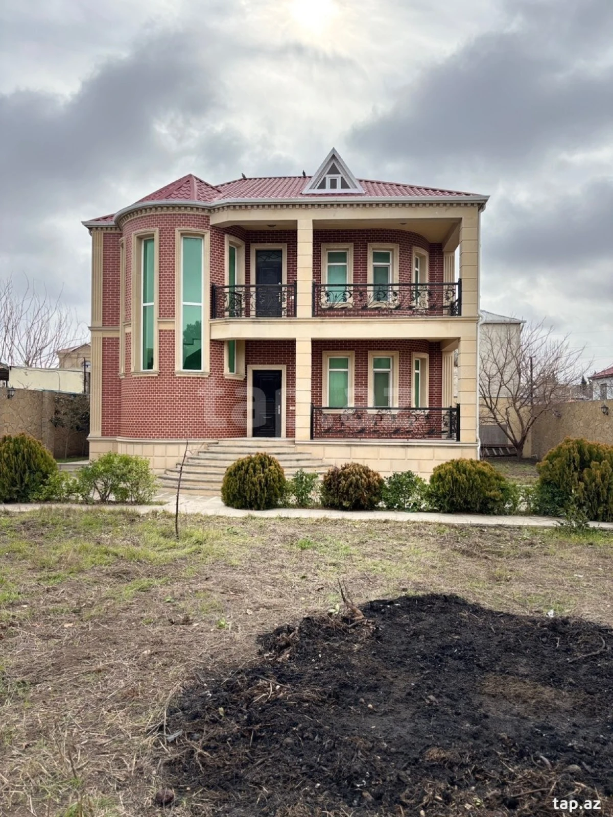 Satılır 6 otaqlı həyət evi 187 m²