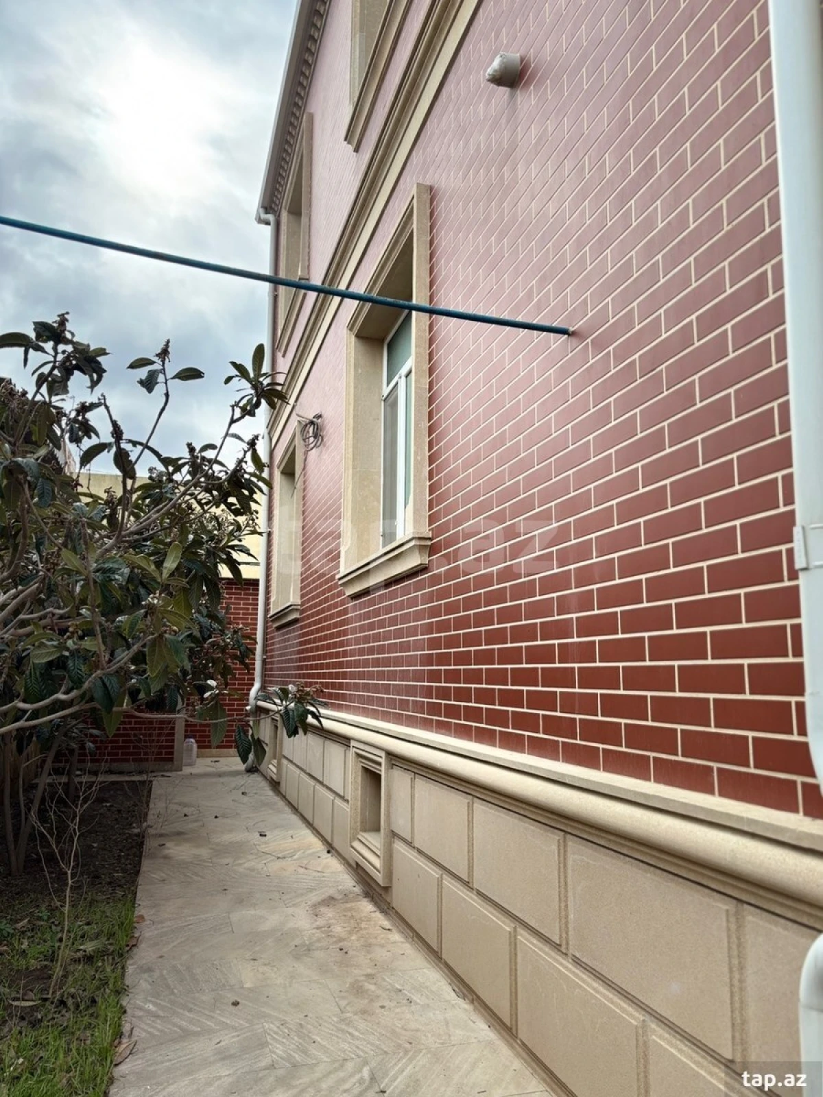 Satılır 6 otaqlı həyət evi 187 m²