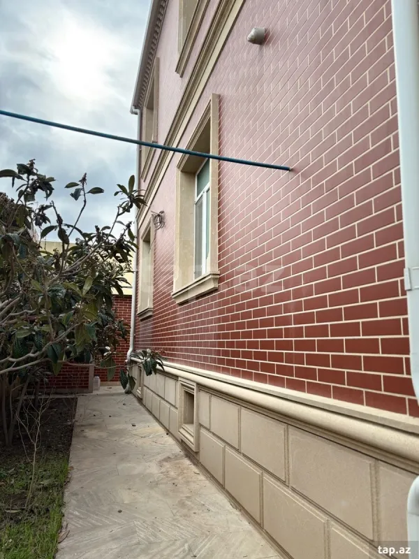Satılır 6 otaqlı həyət evi 187 m²