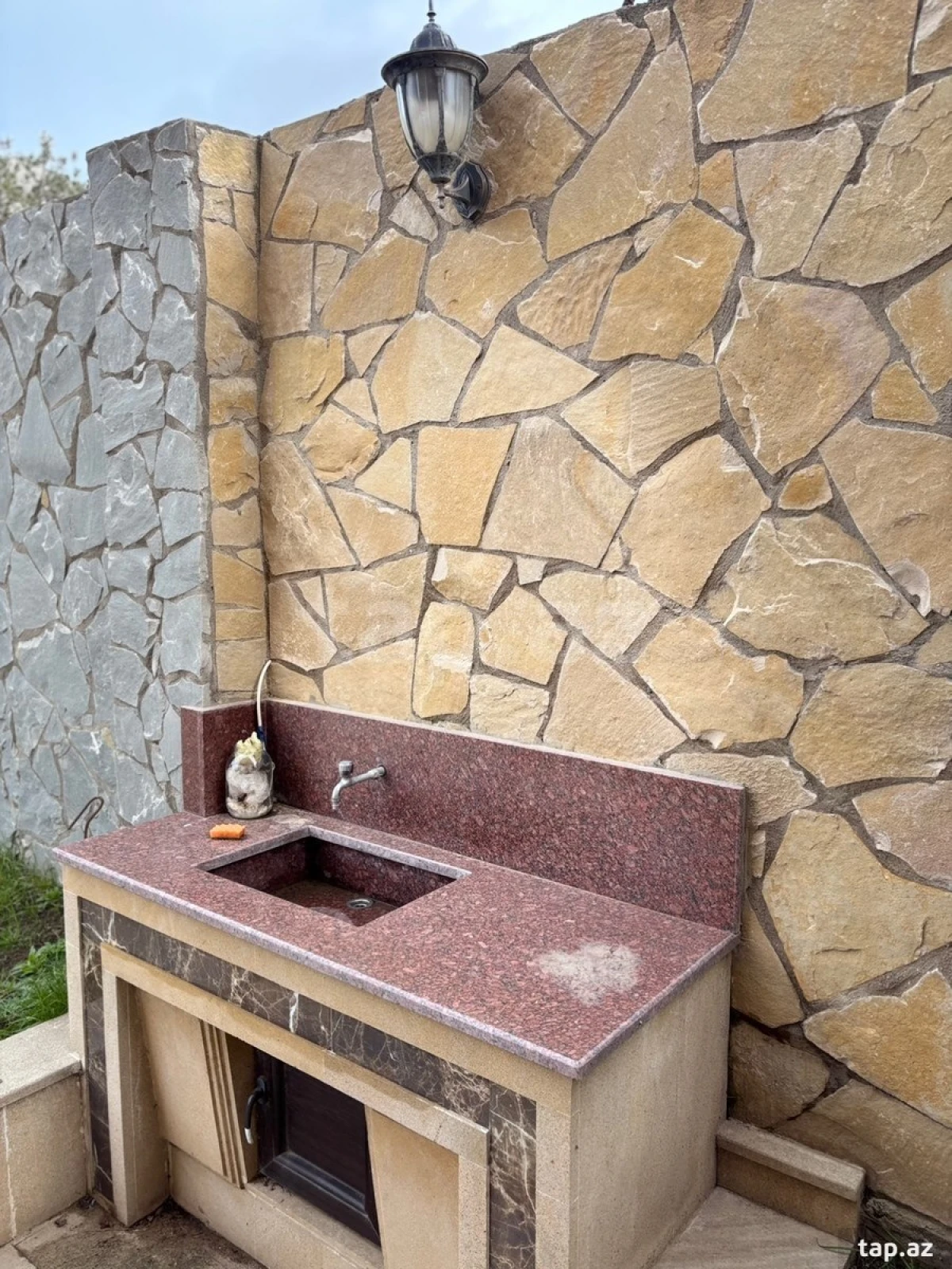 Satılır 6 otaqlı həyət evi 187 m²