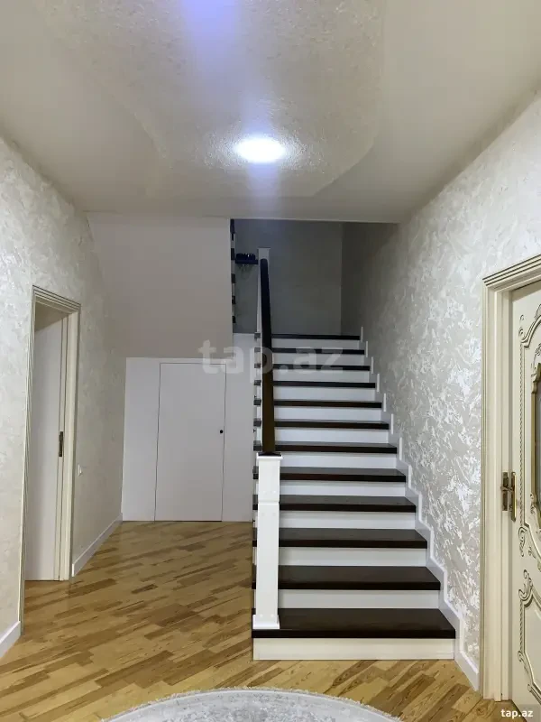 Satılır 4 otaqlı yeni tikili 139.9 m²