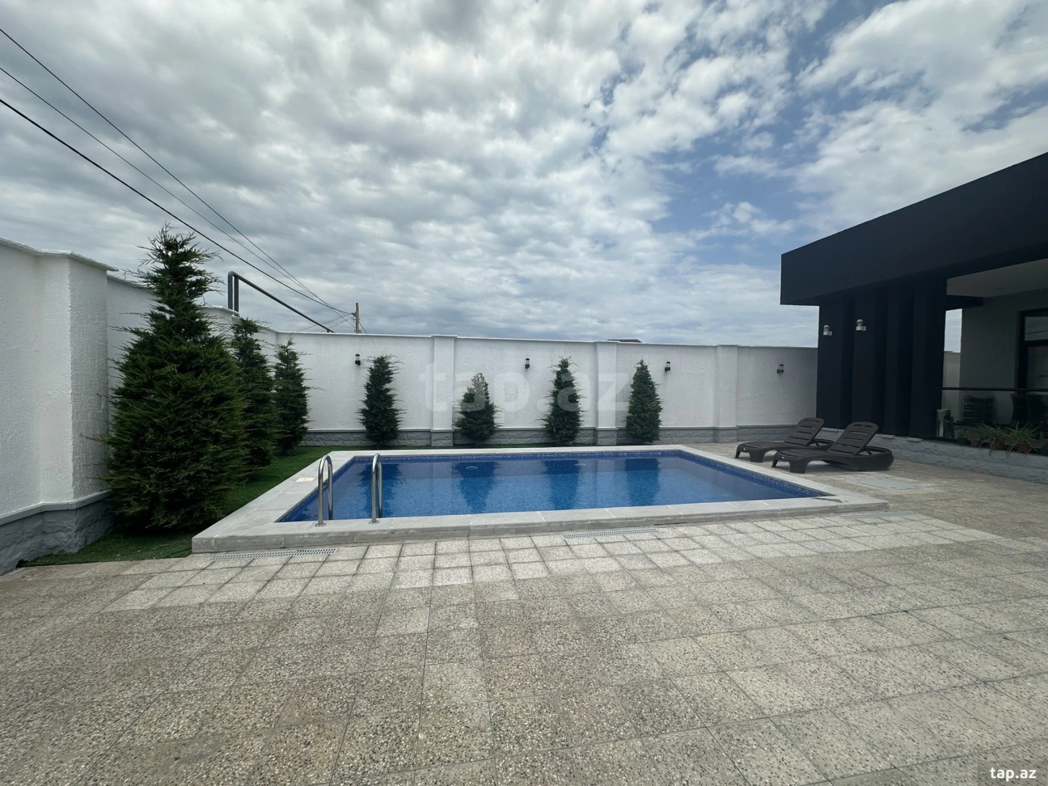 Kirayə verilir 4 otaqlı həyət evi