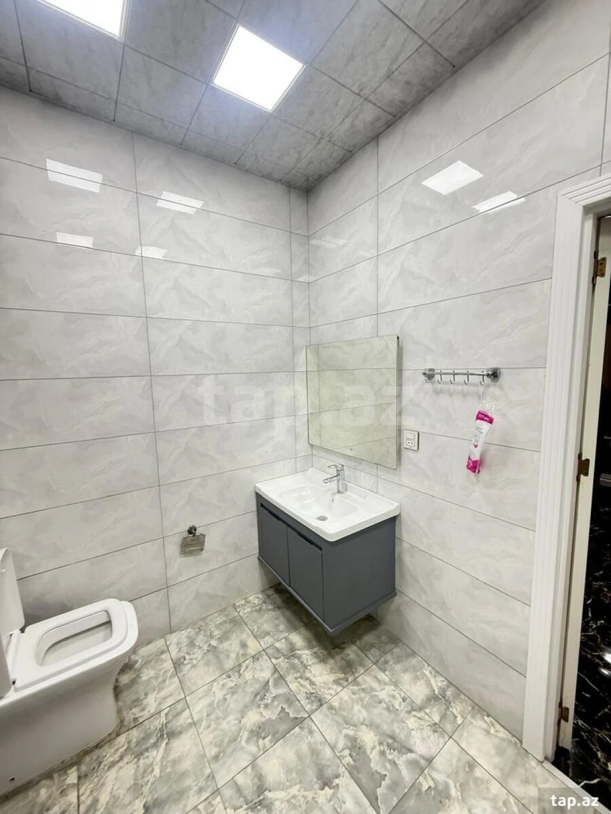 Kirayə verilir 2 otaqlı yeni tikili 80 m²