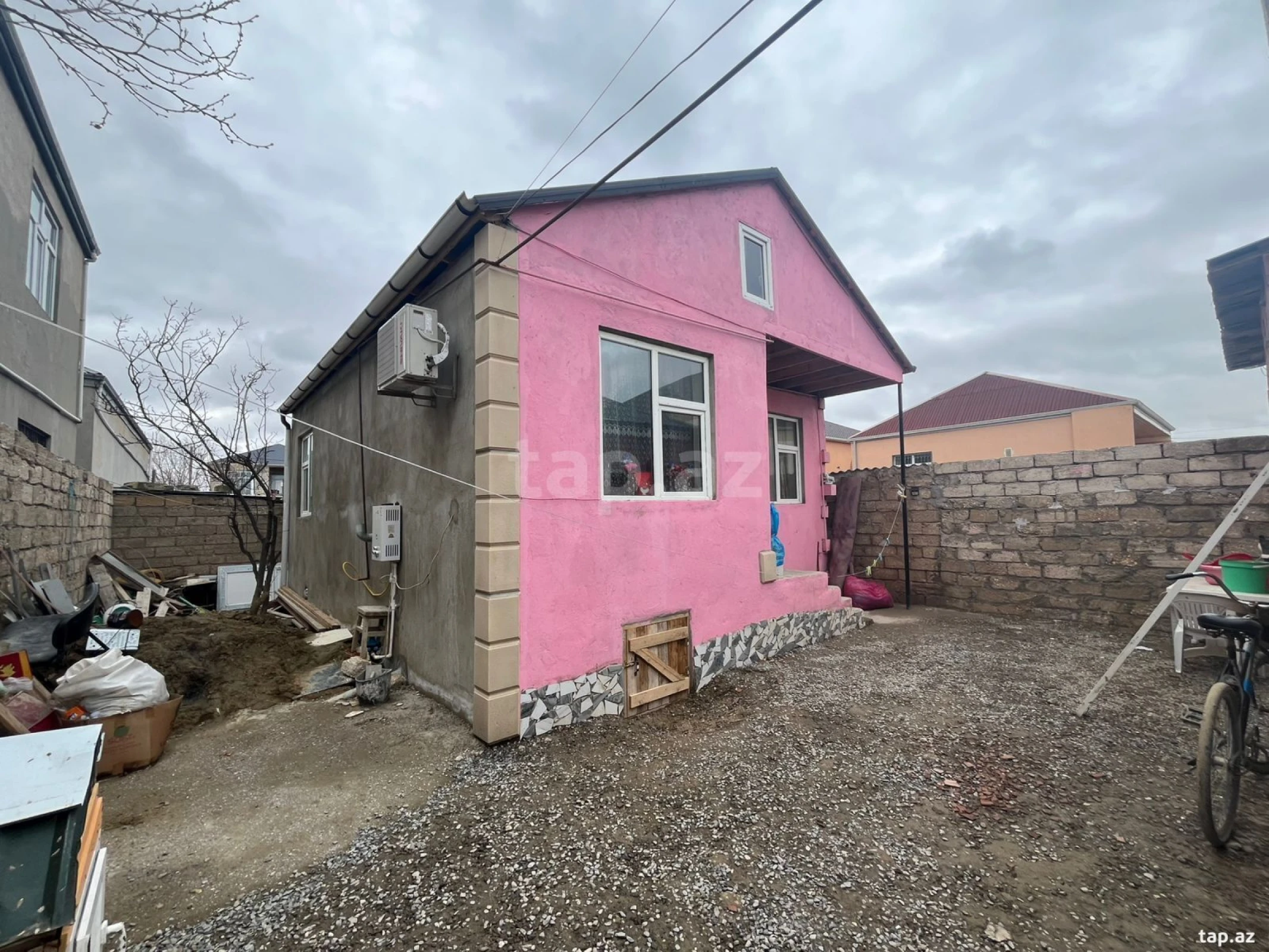 Satılır 3 otaqlı həyət evi