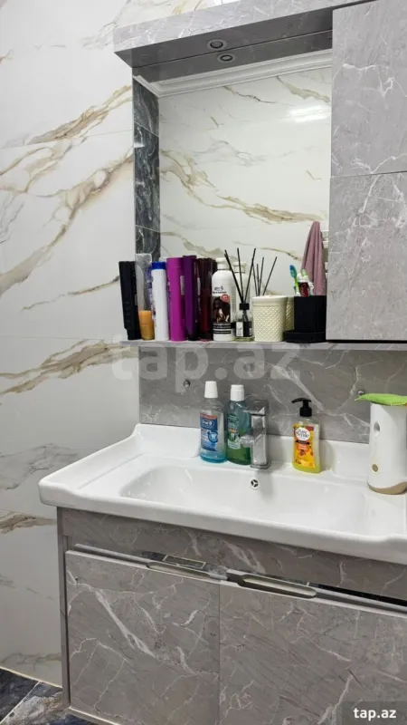 Kirayə verilir 2 otaqlı yeni tikili 72 m²