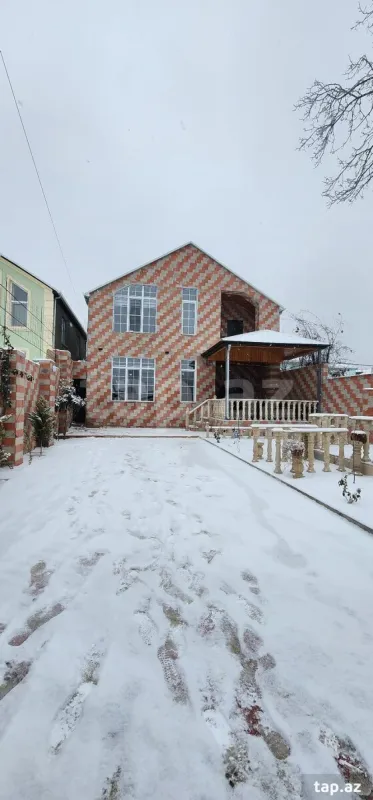 Kirayə verilir 4 otaqlı həyət evi