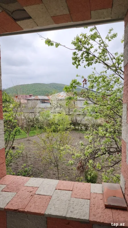 Kirayə verilir 4 otaqlı həyət evi