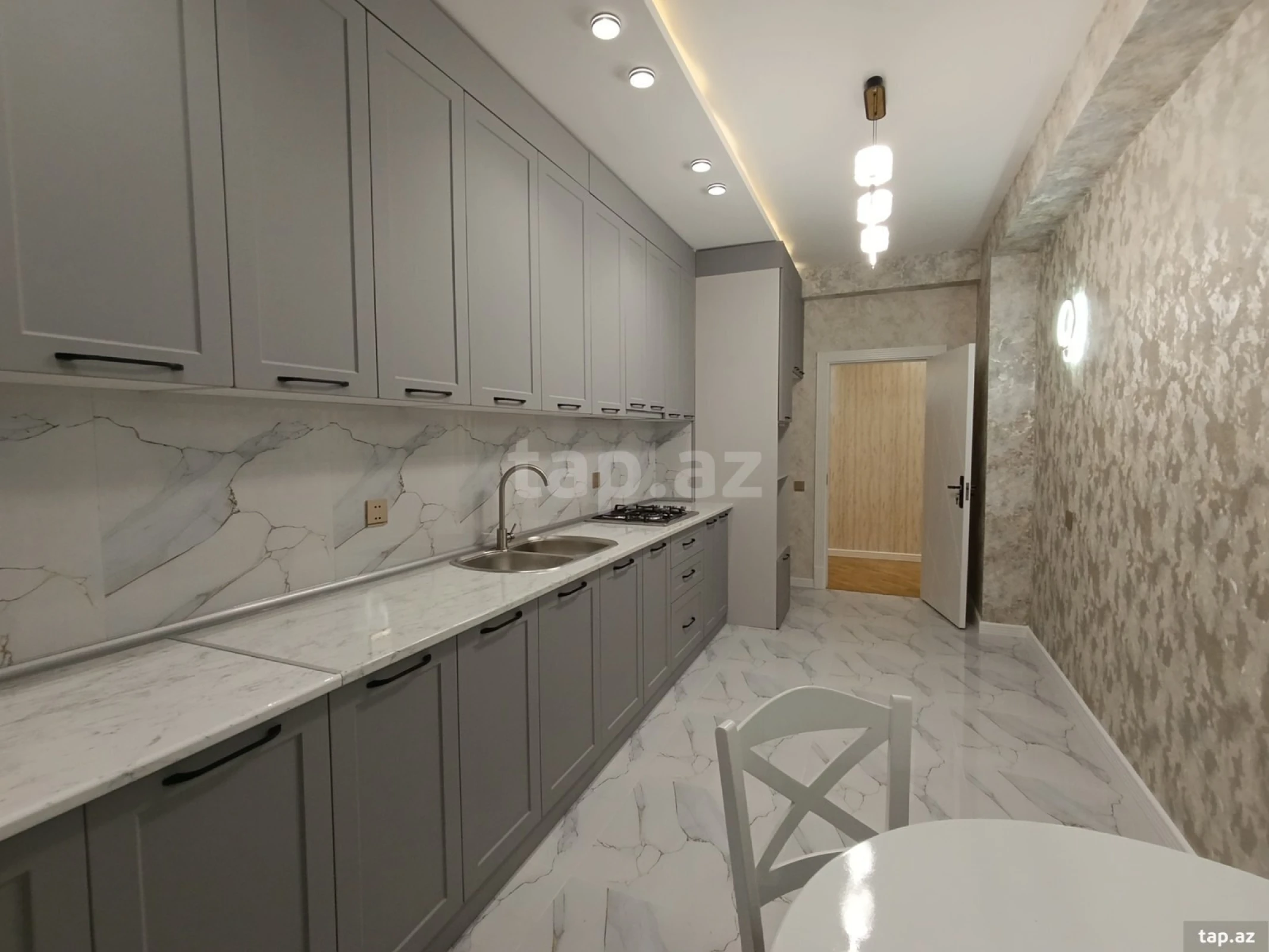 Satılır 2 otaqlı yeni tikili 88 m²