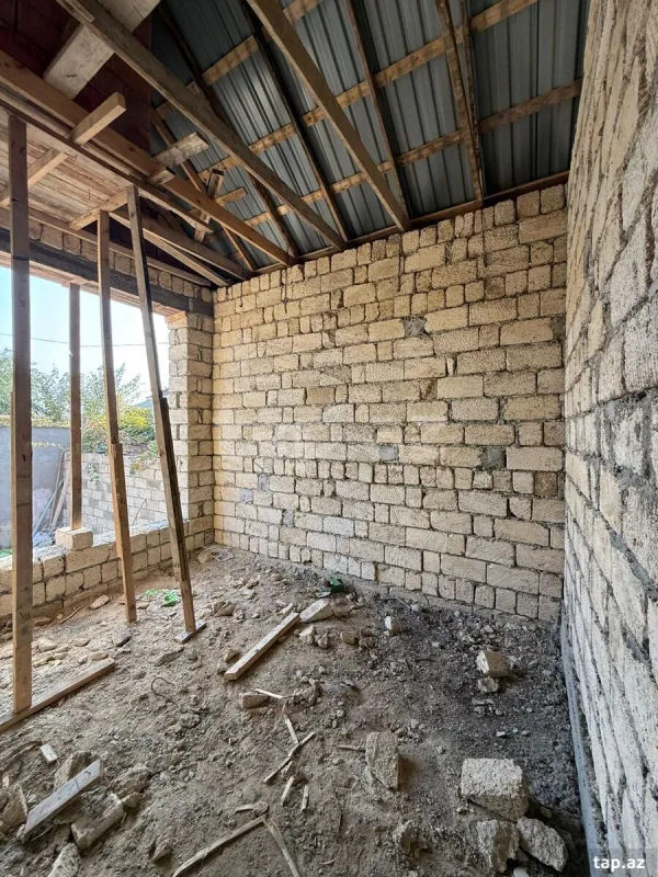 Satılır 4 otaqlı həyət evi