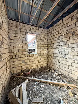 Satılır 4 otaqlı həyət evi