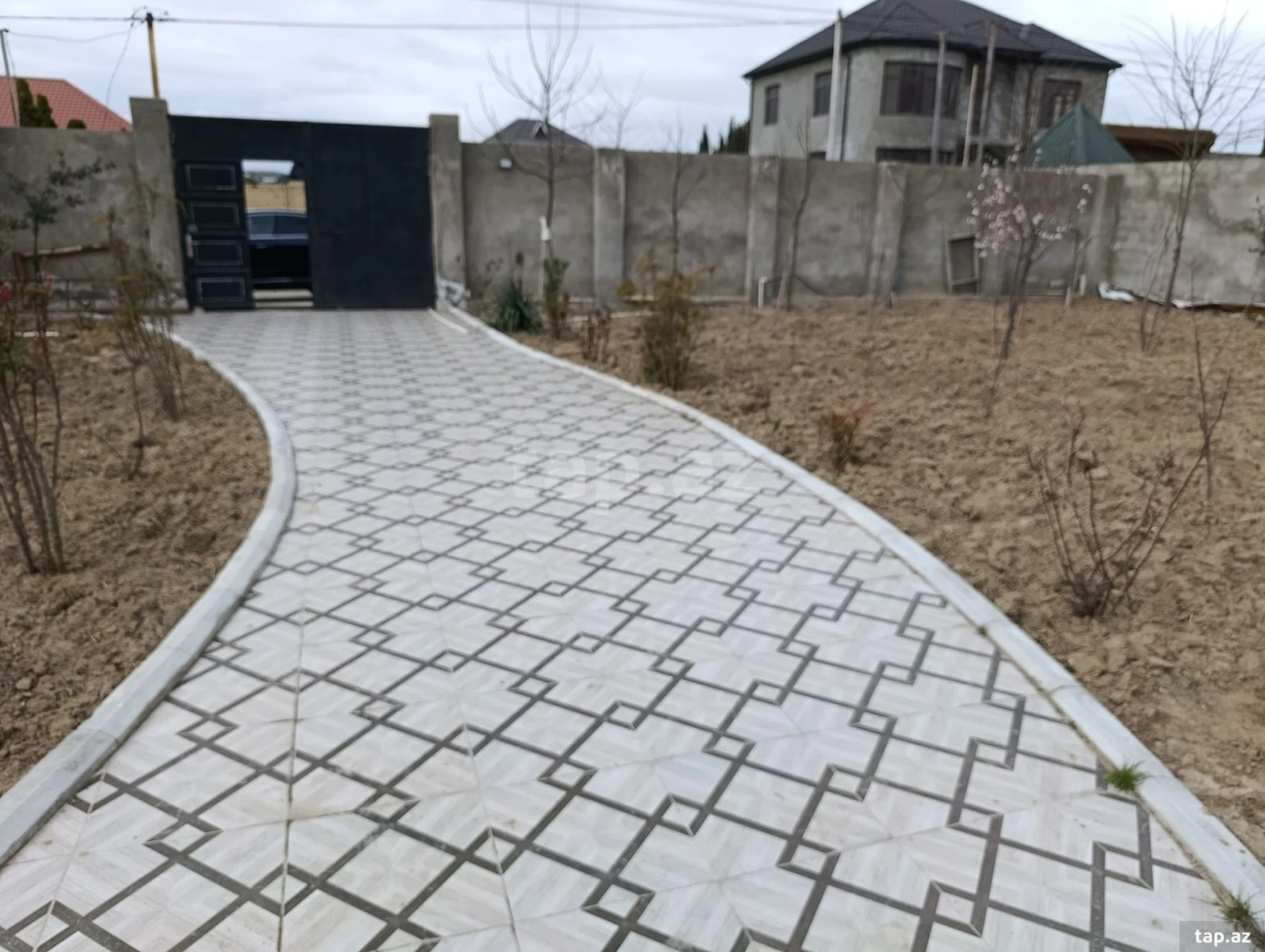 Satılır 5 otaqlı həyət evi