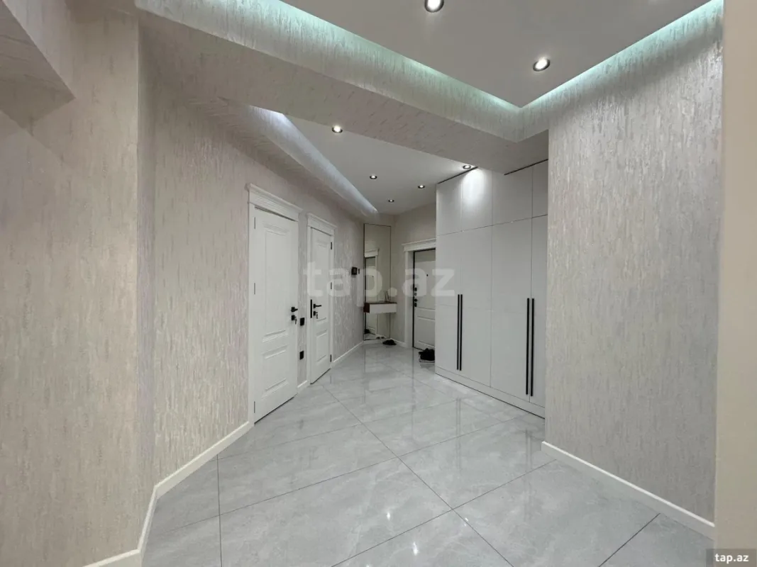 Satılır 3 otaqlı yeni tikili 107 m²