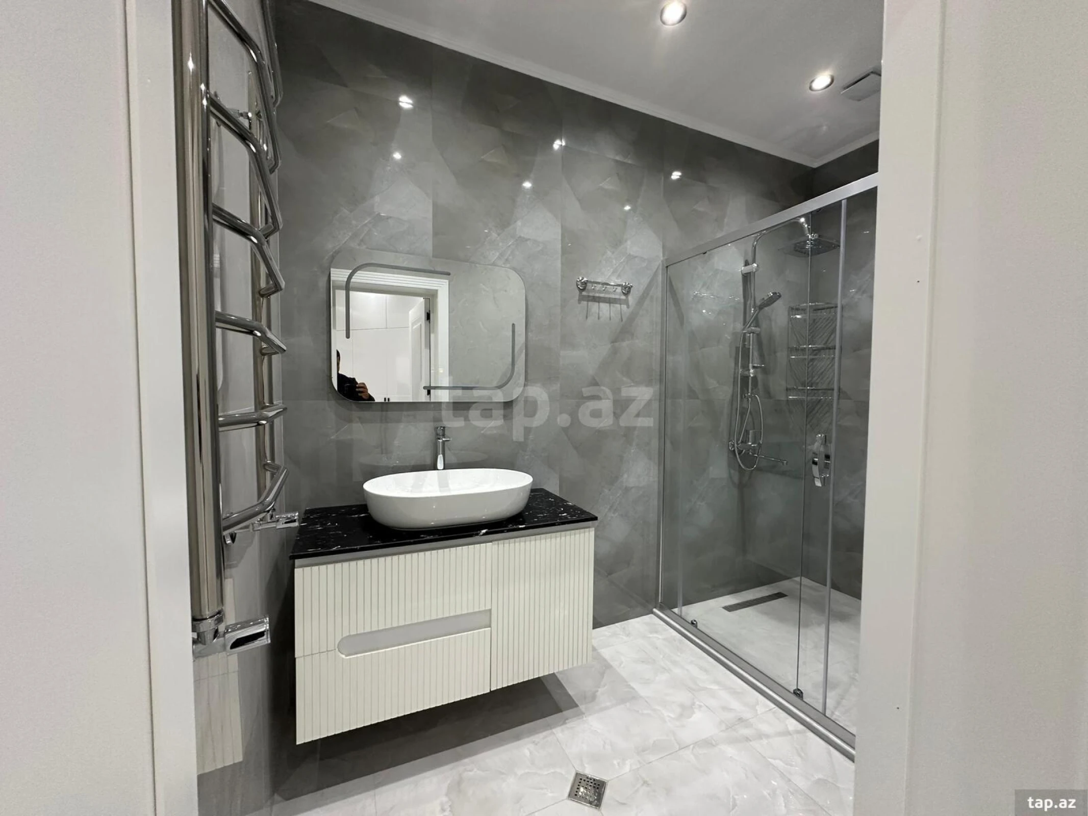 Satılır 3 otaqlı yeni tikili 107 m²