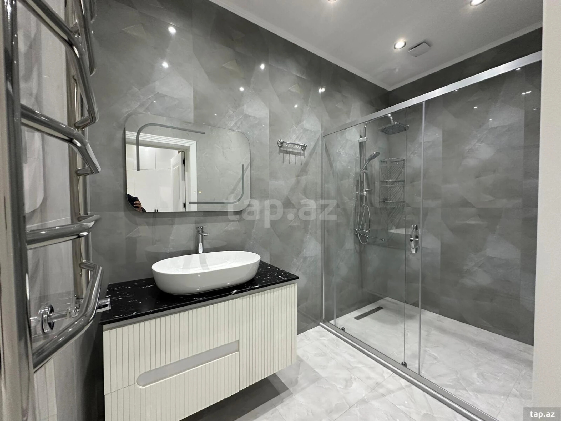 Satılır 3 otaqlı yeni tikili 107 m²