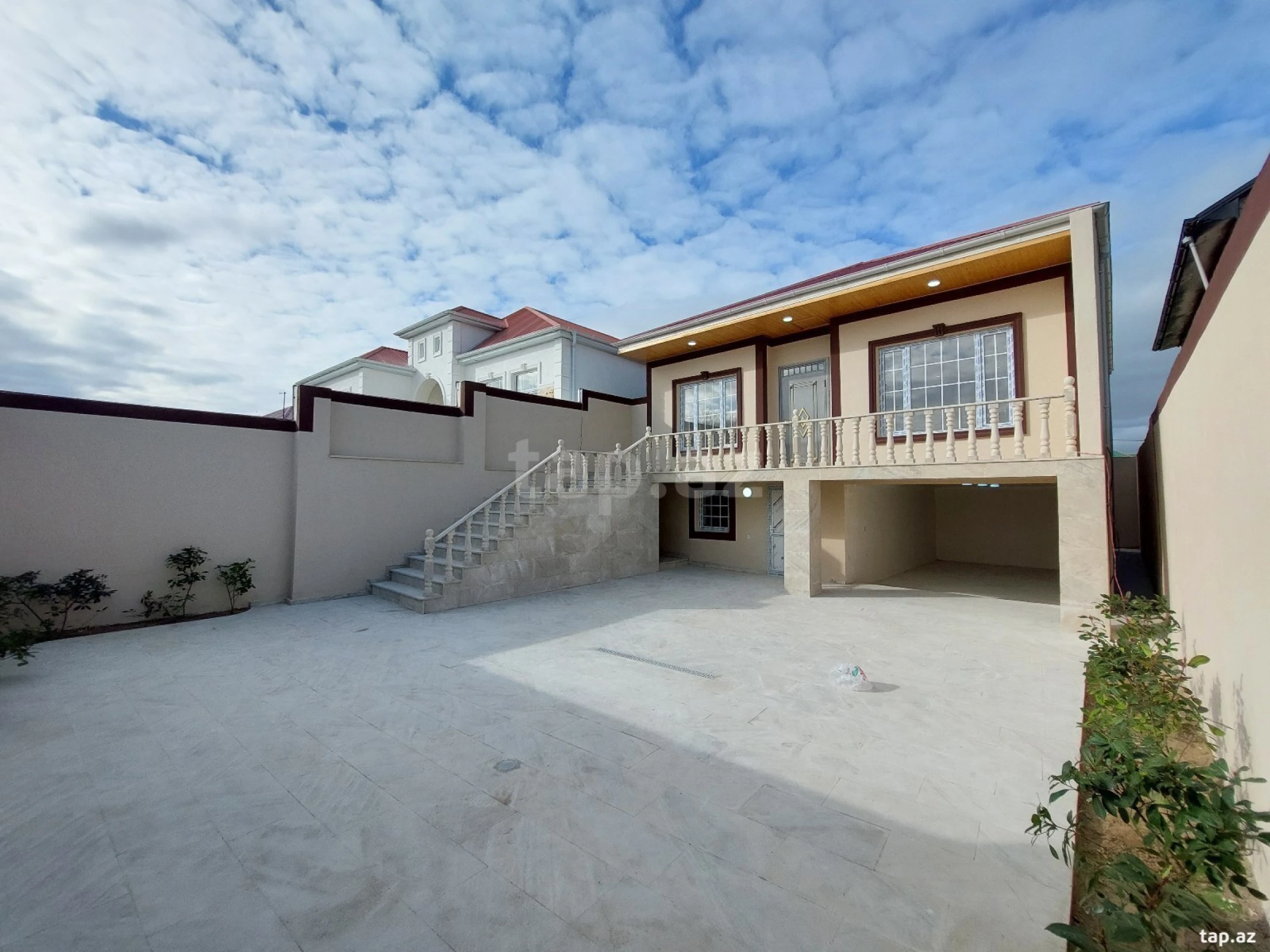 Satılır 3 otaqlı həyət evi